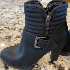 White mountain ladies healed ankle booties